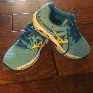 Mizuno Waves